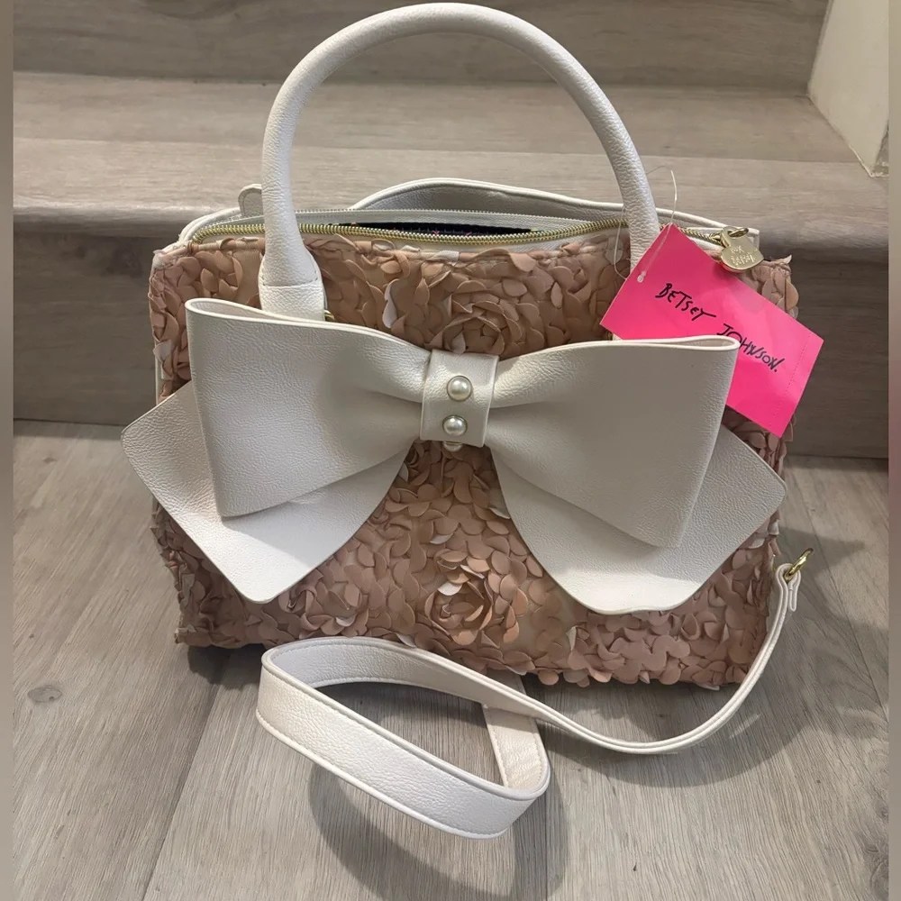 NWT Betsey Johnson Beige Floral Bow Satchel - Picture 1 of 5